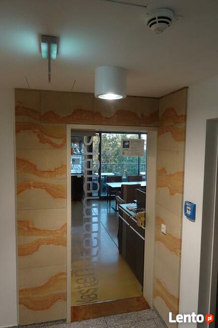 Płyty kamienne do wnętrz na ściany salonu kuchni loftu