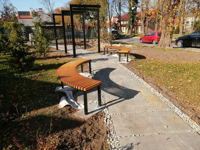 Ławka stalowa miejska półokrągła bez oparcia ŁUK W176
