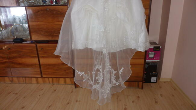 Suknia ślubna, bolerko, welon krótki, buty nr.36.Stan b.dobry.