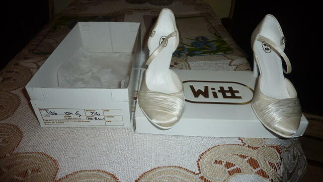 Suknia ślubna, bolerko, welon krótki, buty nr.36.Stan b.dobry.