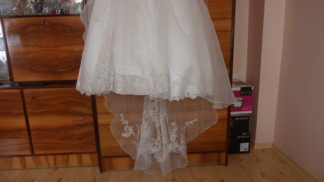 Suknia ślubna, bolerko, welon krótki, buty nr.36.Stan b.dobry.