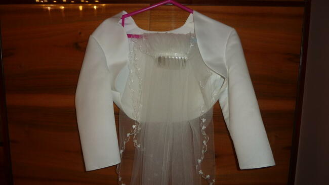 Suknia ślubna, bolerko, welon krótki, buty nr.36.Stan b.dobry.