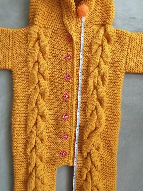 Ręcznie robiony kombinezon niemowlęcy z kapturem - słoneczko