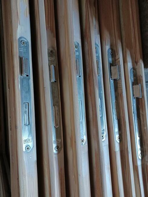 Renowacja drzwi i okien drewnianych