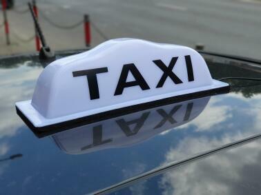 KOGUT taxi szpakówka gapa na magnesie biały i żółty LED Krak