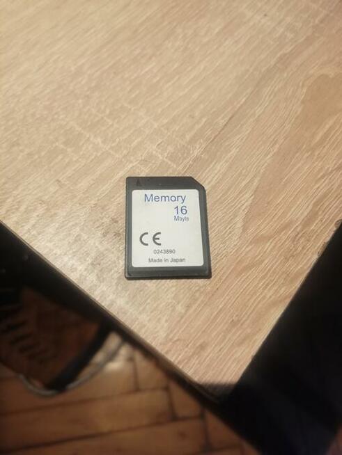 Zabytkowa karta SD o pojemności 16 MB