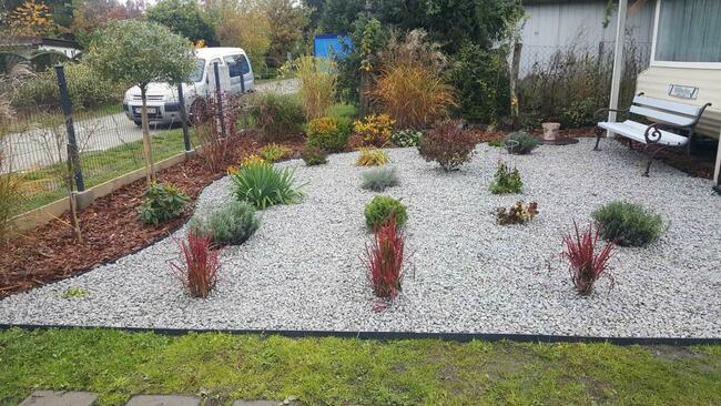 Prace w ogrodzie, budowa nowych, renowacja starszych ogrodów