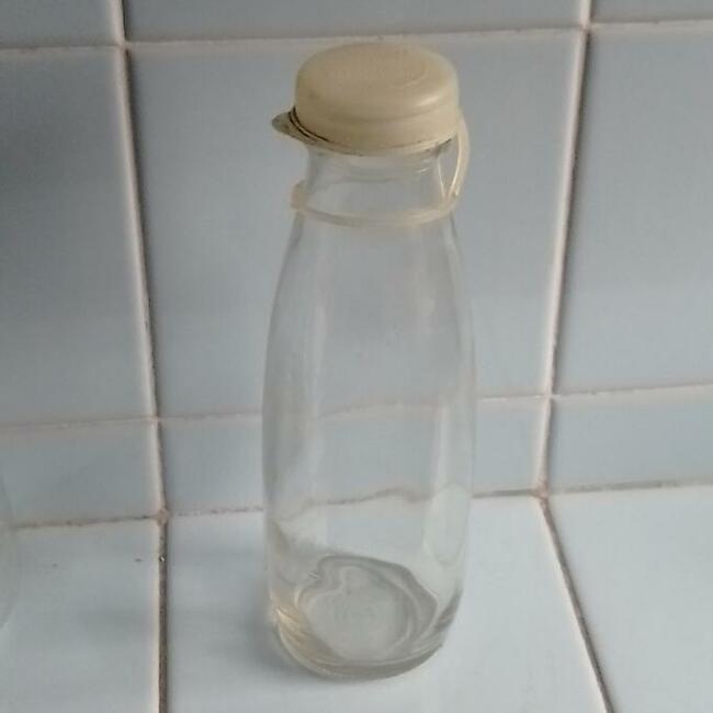 Butelka z zamknięciem z PRL