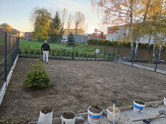 Równanie terenu, wyrównanie, przygotowanie gleby pod trawnik