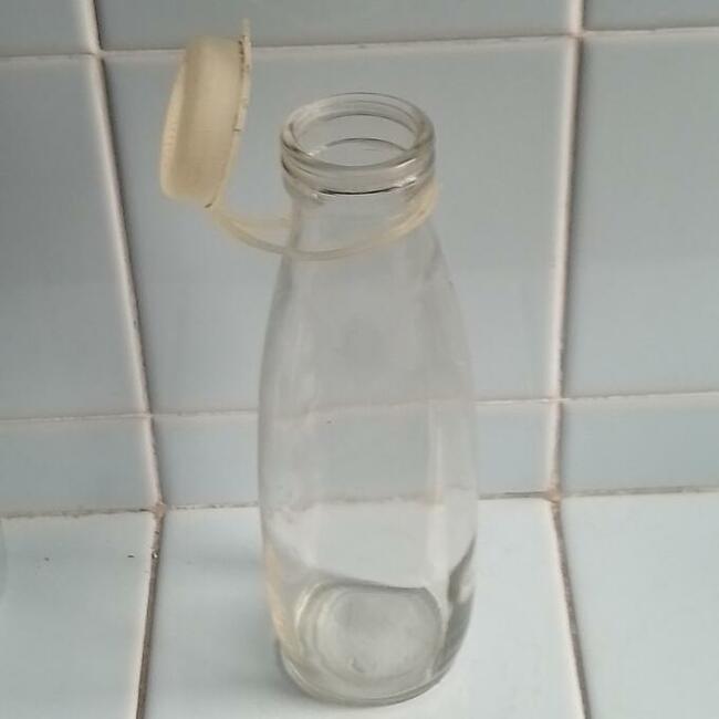 Butelka z zamknięciem z PRL