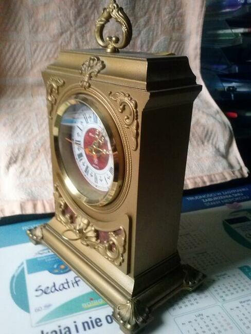 Zegar kwarcowy kominkowy z szufladką, 30 zł.