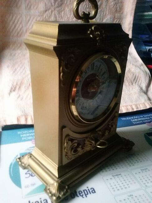 Zegar kwarcowy kominkowy z szufladką, 30 zł.