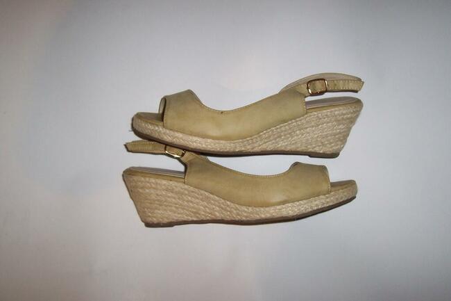 ECCO. Sandały damskie na koturnie. Rozmiar 37