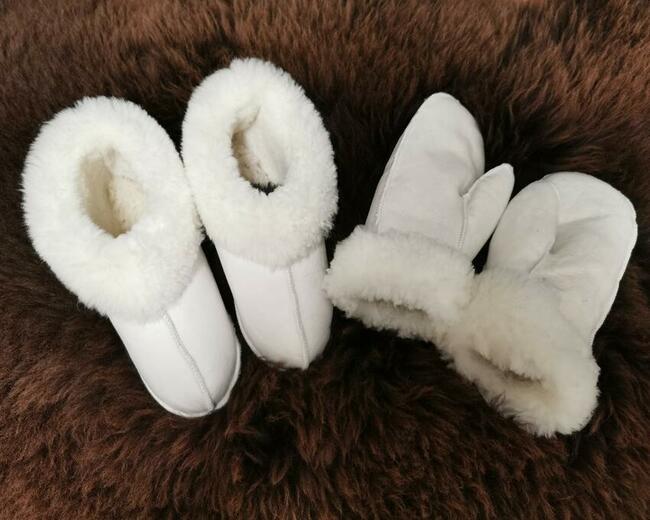 Wełniane rękawiczki i kapcie z owczej skóry, Uniseks
