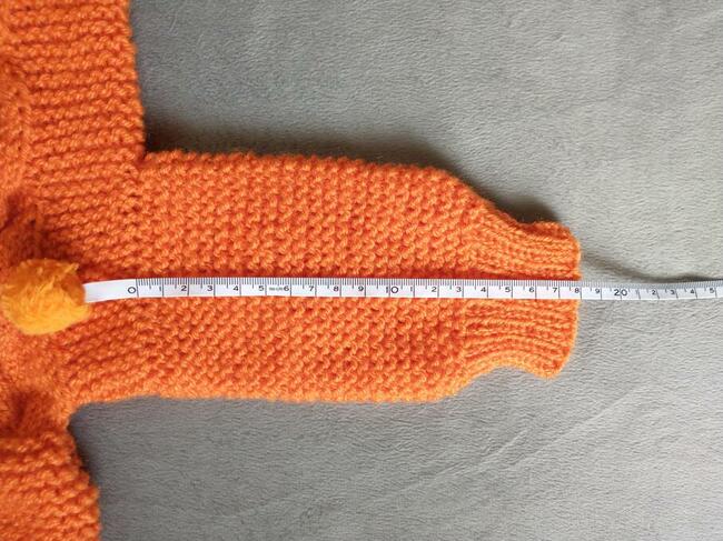 Ręcznie robiony kombinezon niemowlęcy z kapturem - płomyczek