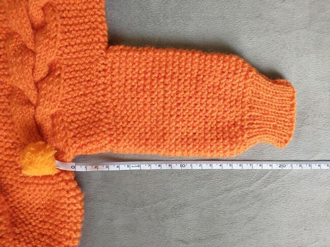 Ręcznie robiony kombinezon niemowlęcy z kapturem - płomyczek