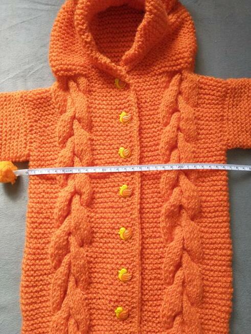 Ręcznie robiony kombinezon niemowlęcy z kapturem - płomyczek