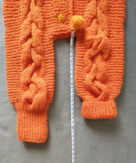 Ręcznie robiony kombinezon niemowlęcy z kapturem - płomyczek