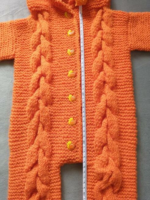 Ręcznie robiony kombinezon niemowlęcy z kapturem - płomyczek