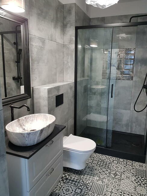 Remonty. Układanie płytek. Szpachlowanie