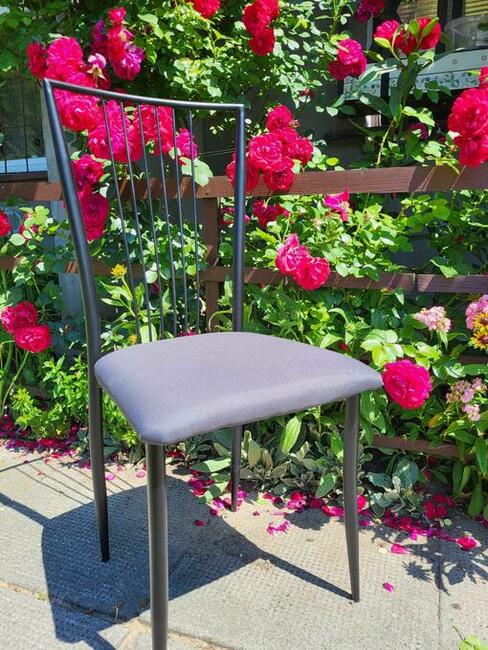 Krzesła metalowe tapicerowane na balkon, taras lub kuchnia