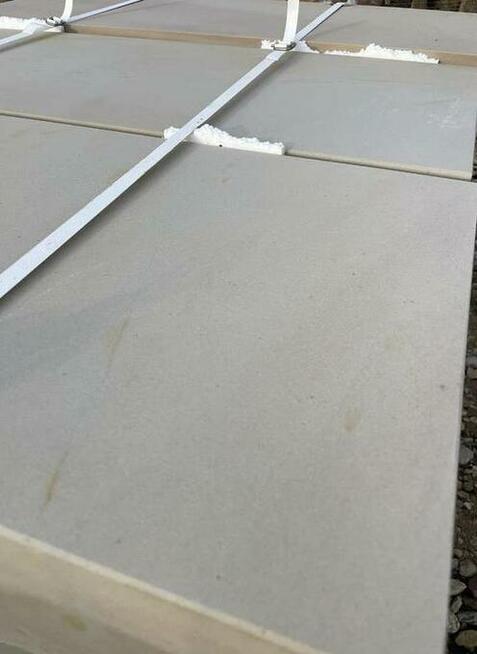 ELEMENTY Z PIASKOWCA Czapki Parapety Schody Biały Żółty