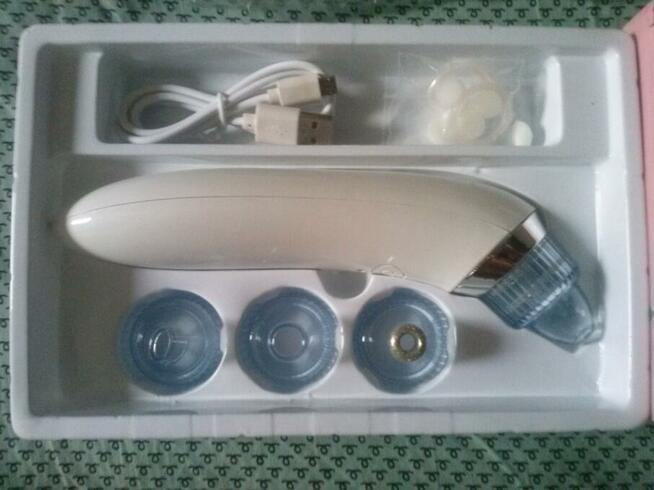 Urządzenie do usuwania wągrów, zaskórników itp., 36 zł.