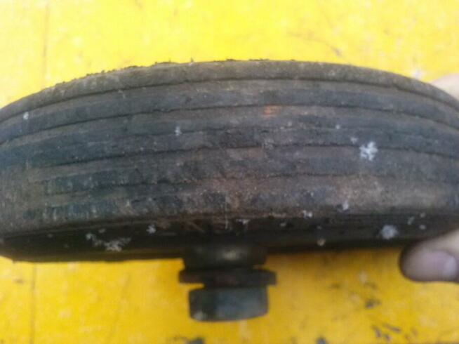 Kółko podporowe do przyczepy, 50 zł.