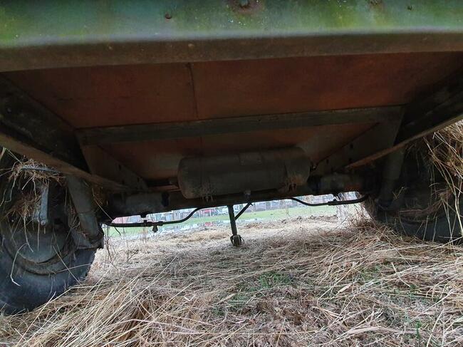 Mobilny paśnik, karmnik do koni, przyczepa do rejestracji