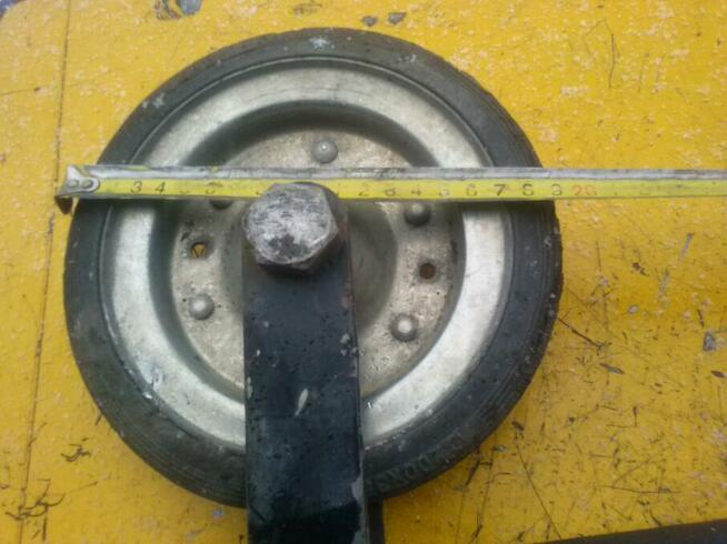 Kółko podporowe do przyczepy, 50 zł.