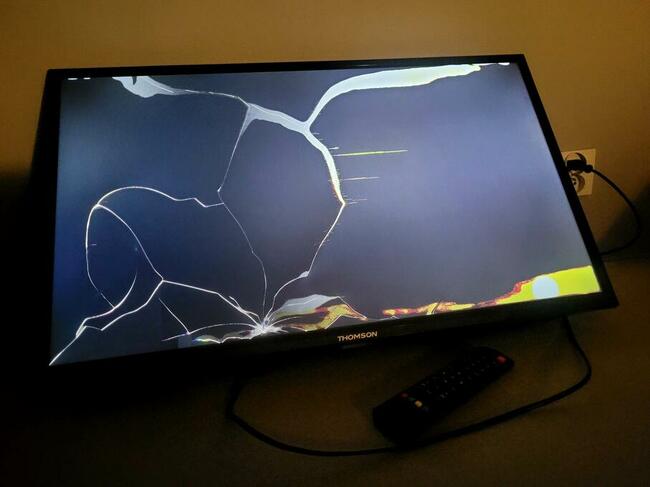 Uszkodzony Telewizor THOMSON 32HD