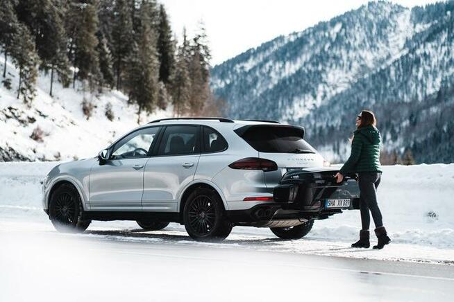 Box na hak Kufer MFT 300 black + rozszerzenie na narty