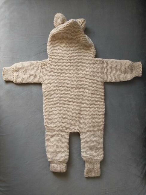 Ręcznie robiony kombinezon niemowlęcy z kapturem - ślimaczek