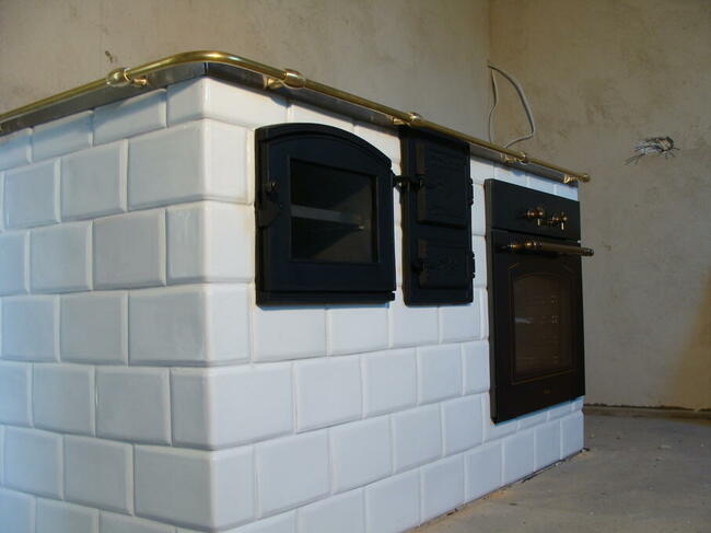 Kuchnia kaflowa fajerkowa trzon kuchenny z piecem chlebowym