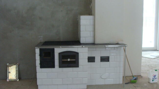 Kuchnia kaflowa fajerkowa trzon kuchenny z piecem chlebowym