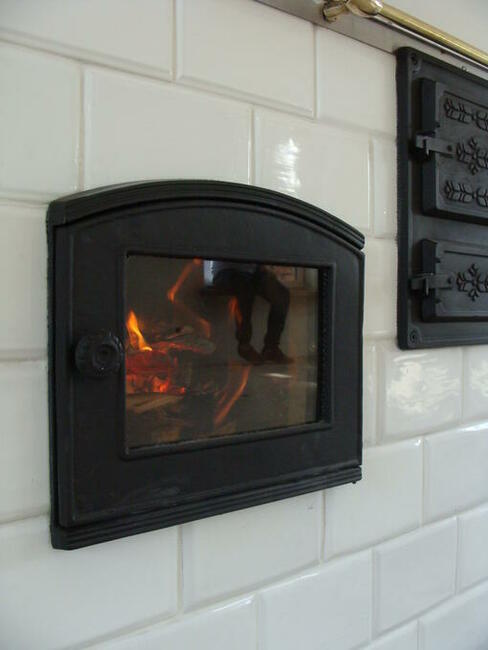 Kuchnia kaflowa fajerkowa trzon kuchenny z piecem chlebowym