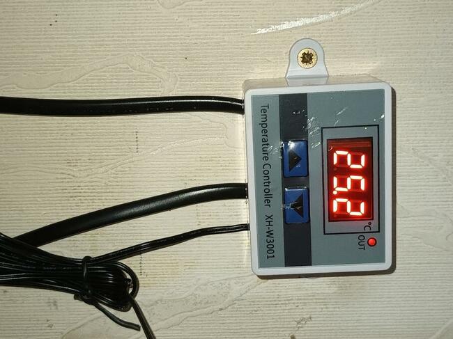 REGULATOR TEMPERATURY 230V.termostat + gniazdo z wtyczka