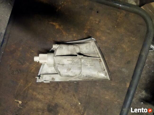 Migacze prawy i lewy Volvo V40 stan dobry.