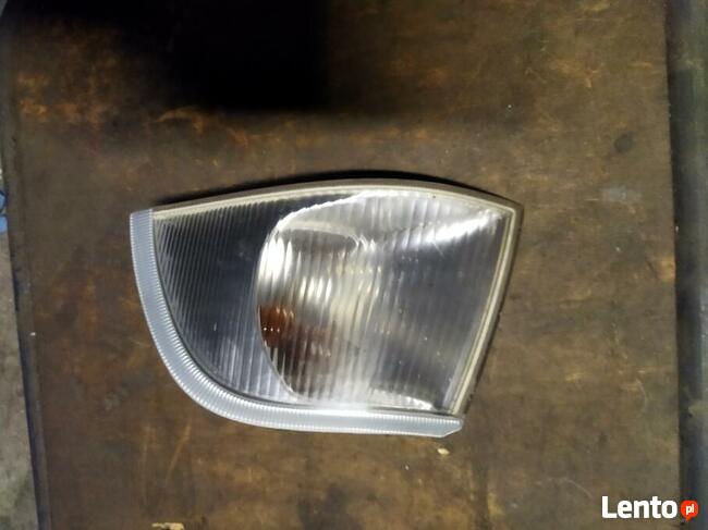 Migacze prawy i lewy Volvo V40 stan dobry.