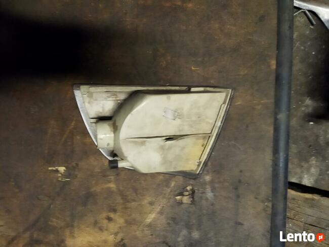 Migacze prawy i lewy Volvo V40 stan dobry.