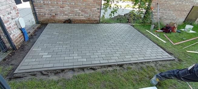 Układanie kostki brukowej