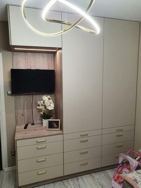 Meble na wymiar Kuchnie szafy garderoby łazienki