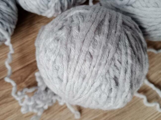 236 Gr szaro niebieska wełna włóczka