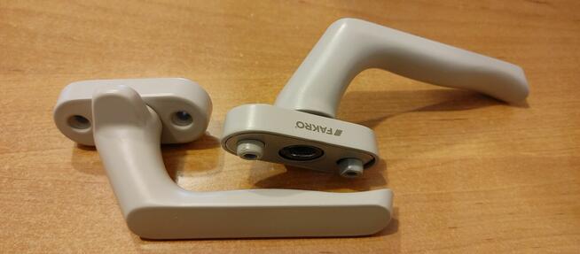 klamka do okna dachowego Fakro Roto Velux Dekstra Tyrem