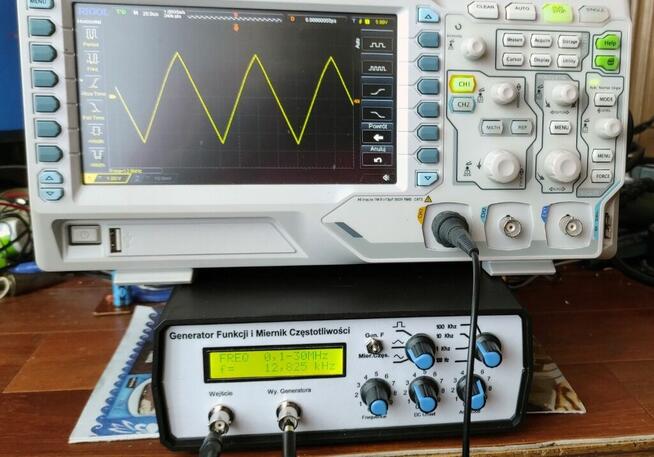 Generator Funkcji z miernikiem częstotliwości