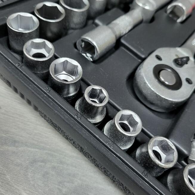 Nowe zestawy kluczy nasadowych 94el. champion walizka