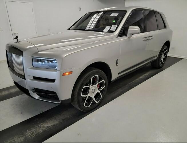 Rolls-Royce inny Cullinan black badge