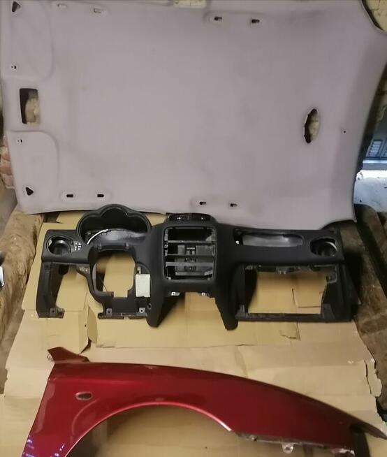 Alfa Romeo 147 błotnik prawy kokpit deska podsufitka