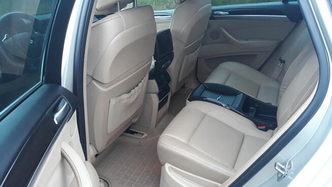 BMW X6 xDrive50i 407KM