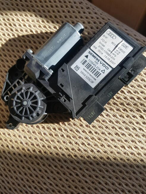 Audi A4 B6 B7 silniczek szyby prawy tył 8E0959802E